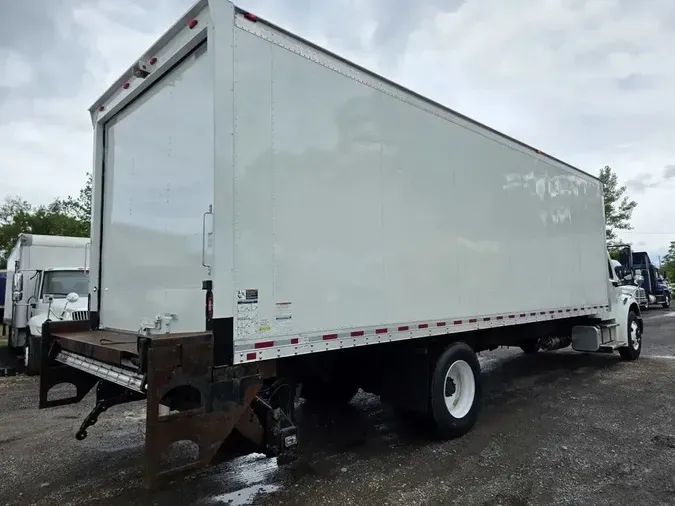 2018 Freightliner M2 106