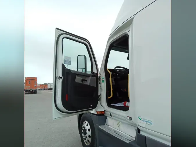 2022 Freightliner Cascadia 126
