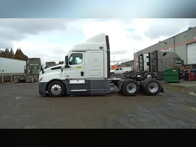 2021 Freightliner Cascadia 126