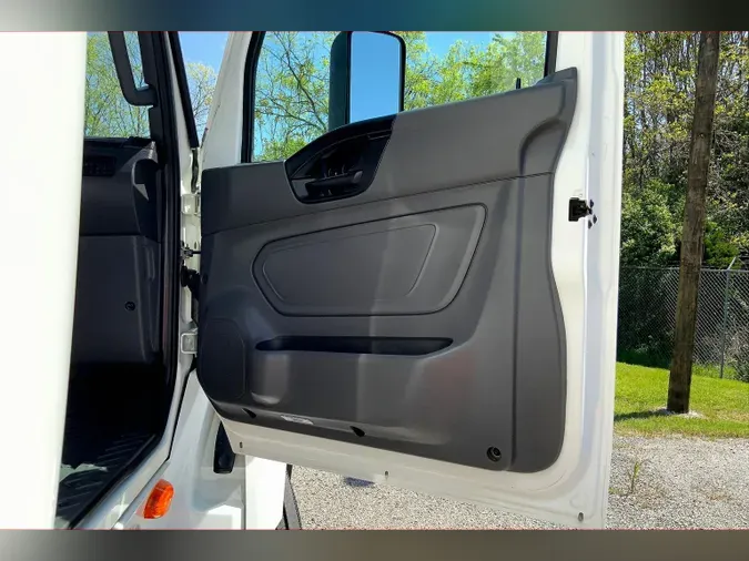 2022 INT LT625 6x4