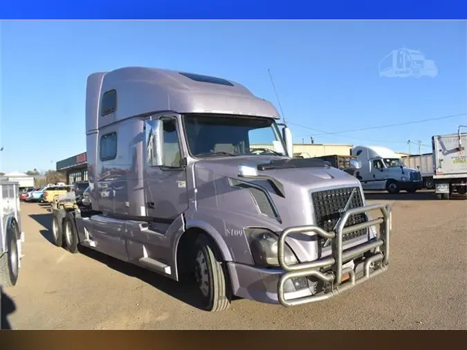 2014 VOLVO VNL64T780