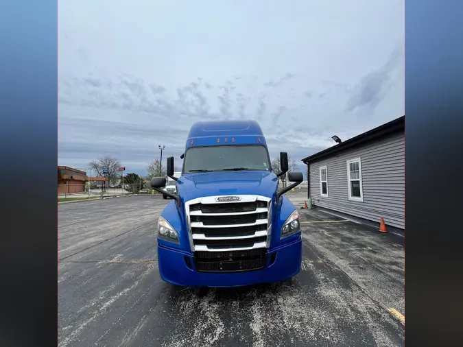 2020 Freightliner Cascadia 126