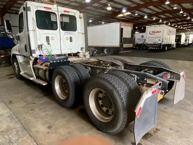 2016 FREIGHTLINER/MERCEDES CASCADIA 125