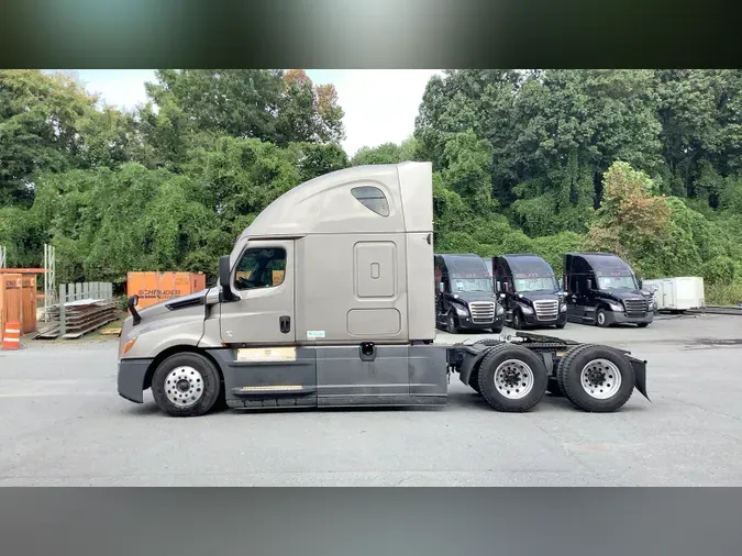 2021 Freightliner Cascadia 126