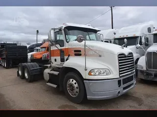 2017 MACK PINNACLE CXU613