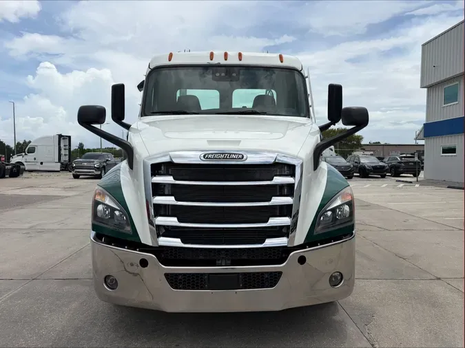 2021 Freightliner Cascadia 126