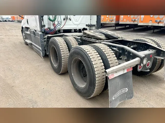 2022 Freightliner Cascadia 126