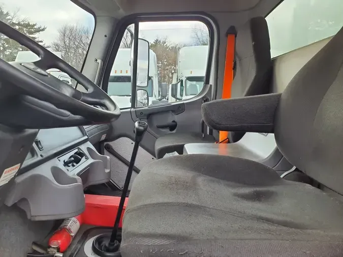 2016 FREIGHTLINER/MERCEDES M2 106