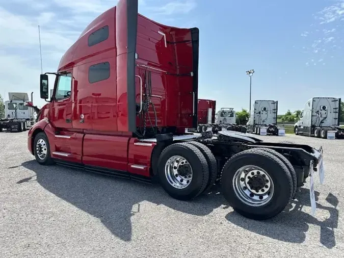 2021 VOLVO VNL64T760