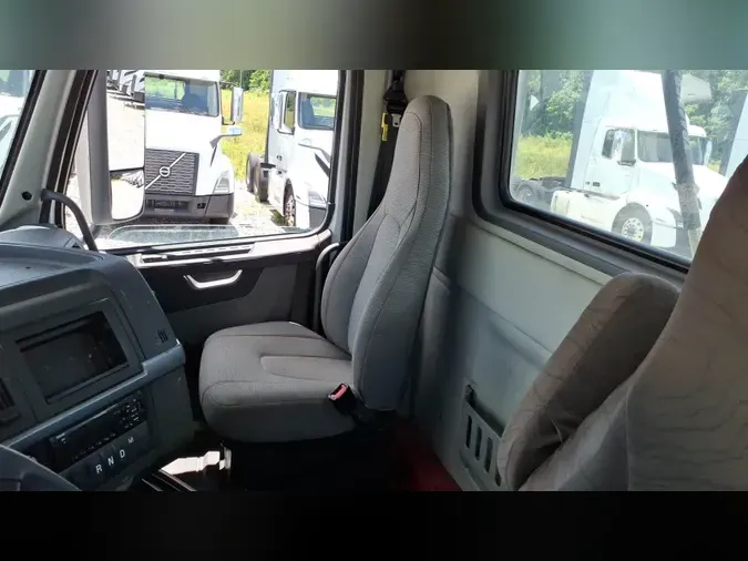 2020 Volvo VNL300