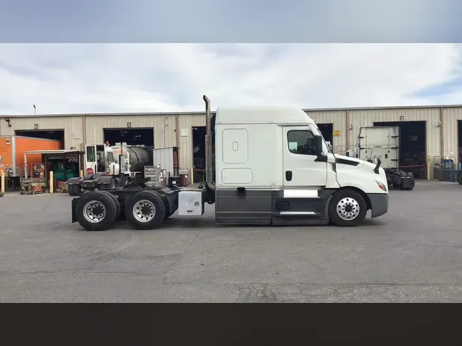 2022 Freightliner Cascadia 126
