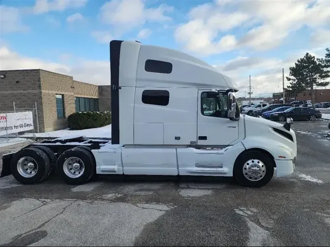 2019 VOLVO VNL760