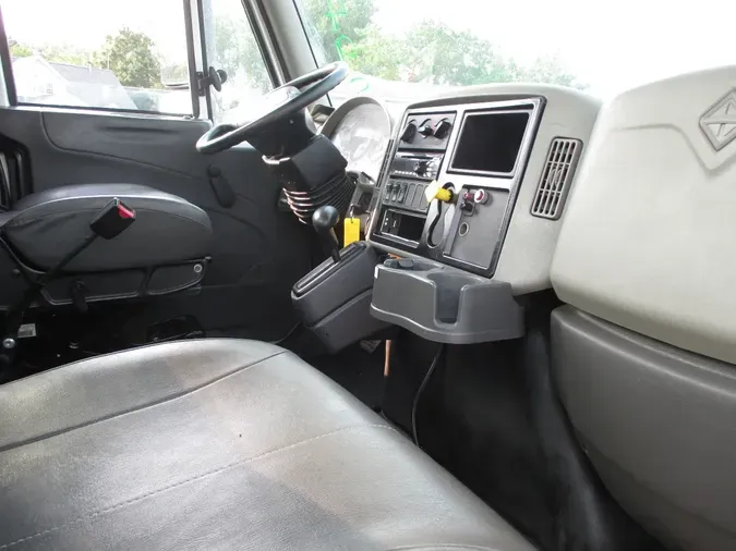 2017 INTERNATIONAL 4300