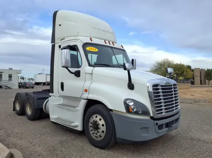 2019 FREIGHTLINER/MERCEDES CASCADIA 125