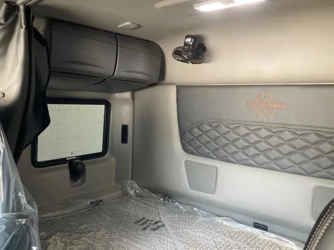 2026 International HX620 Sleeper
