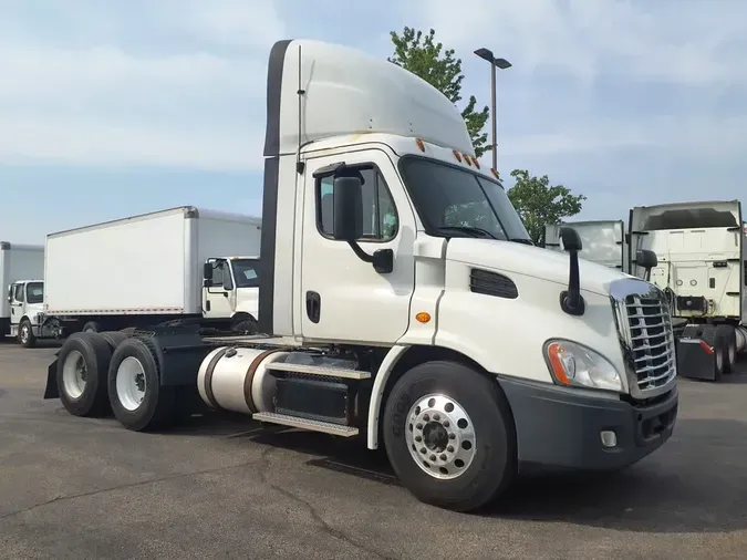 2018 FREIGHTLINER CASCADIA 113" DAYCAB