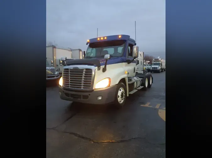 2019 FREIGHTLINER/MERCEDES CASCADIA 1258a438748c08a9baae760cc912788f29d