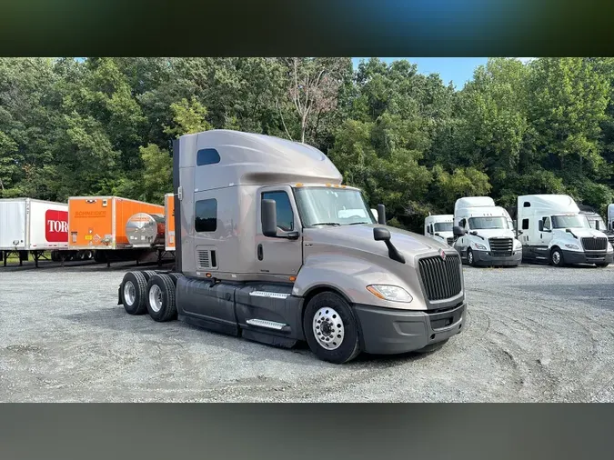 2022 International LT8a43fda28827db458fcddcc6d4c6c97c