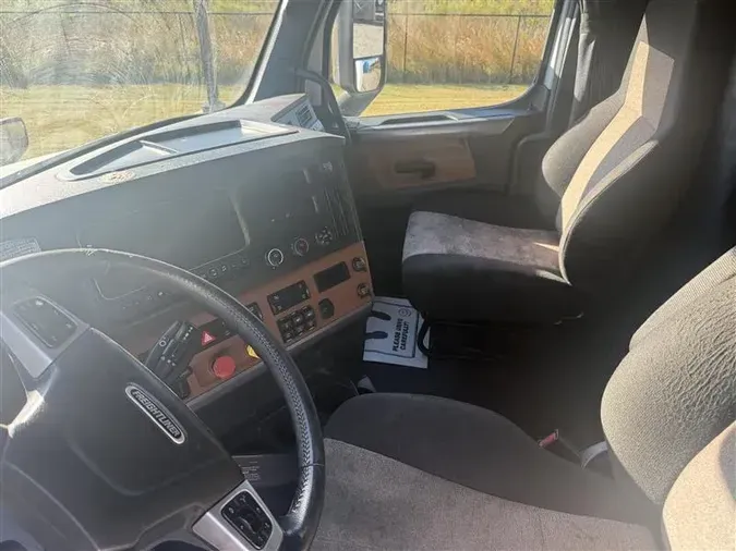 2022 FREIGHTLINER CASCADIA8a444713d8a8fe06f3bca3e2ebbd3483