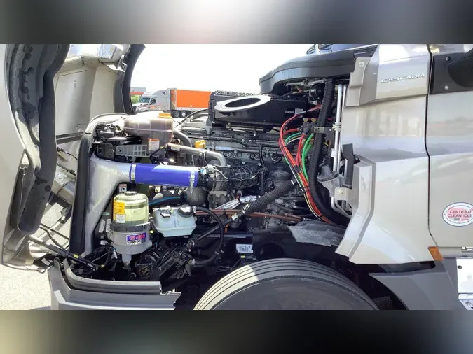 2025 Freightliner Cascadia 126
