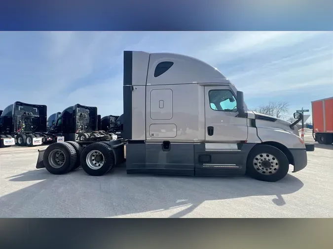 2022 Freightliner Cascadia 126