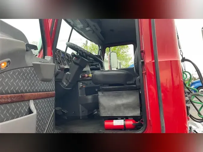 2016 MACK CXU613