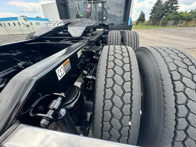 2024 Kenworth W990