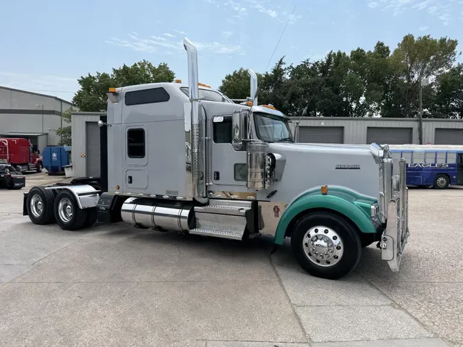 2020 Kenworth W900