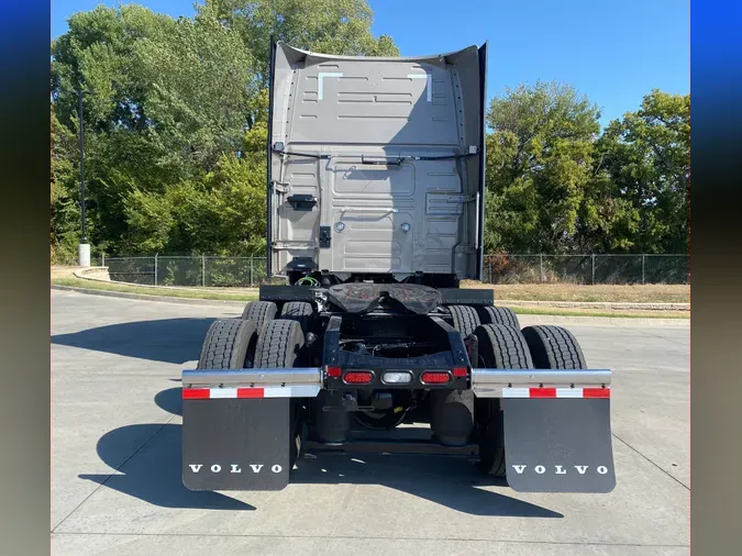 2025 VOLVO VNL64T860