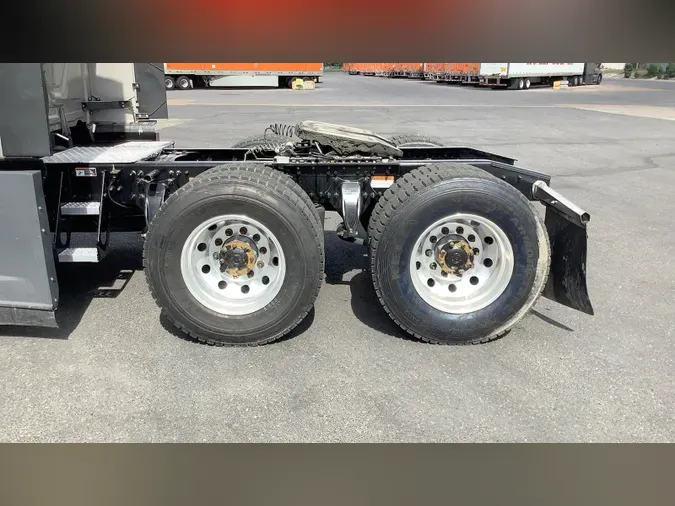 2022 Freightliner Cascadia 126