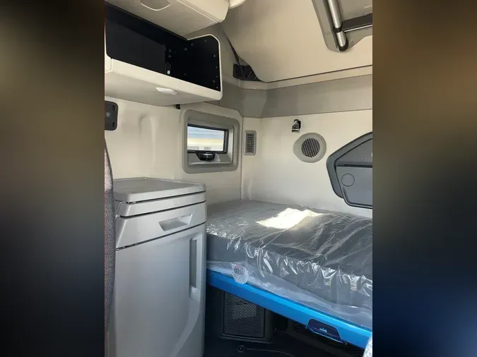 2026 VOLVO VNL64T860