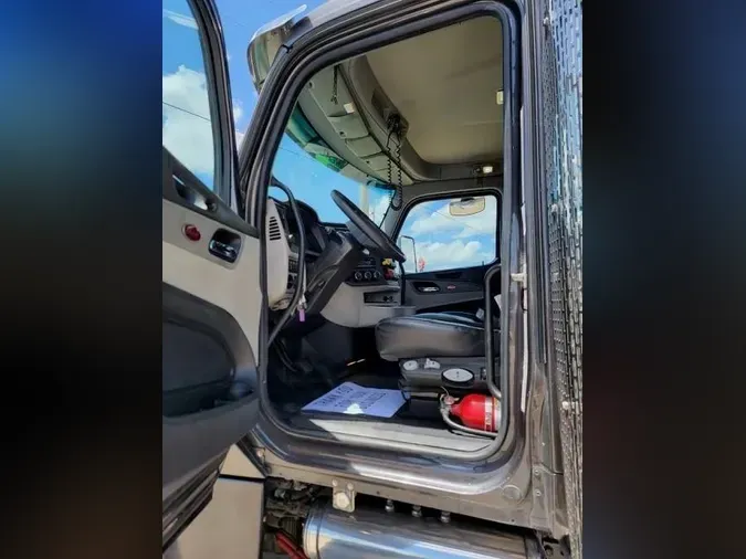 2023 Peterbilt 567