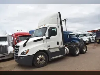 2019 FREIGHTLINER CASCADIA 126
