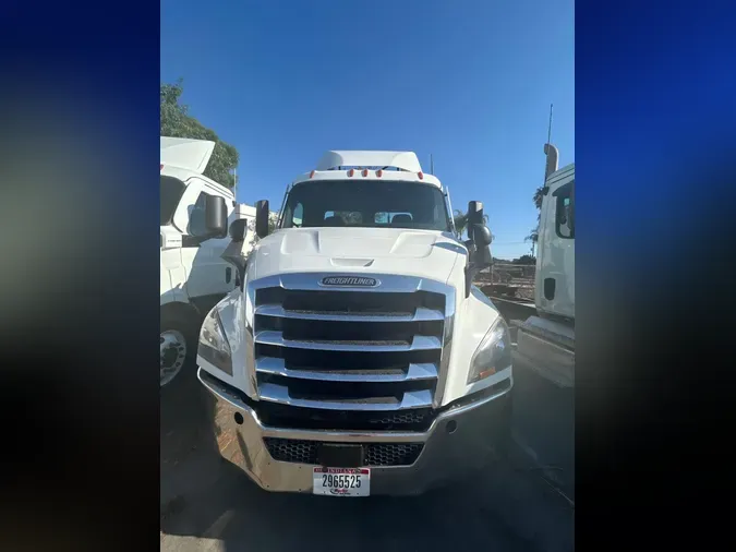 2020 FREIGHTLINER NEW CASCADIA 116