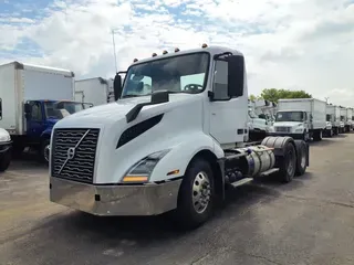 2019 VOLVO VNL64T-300