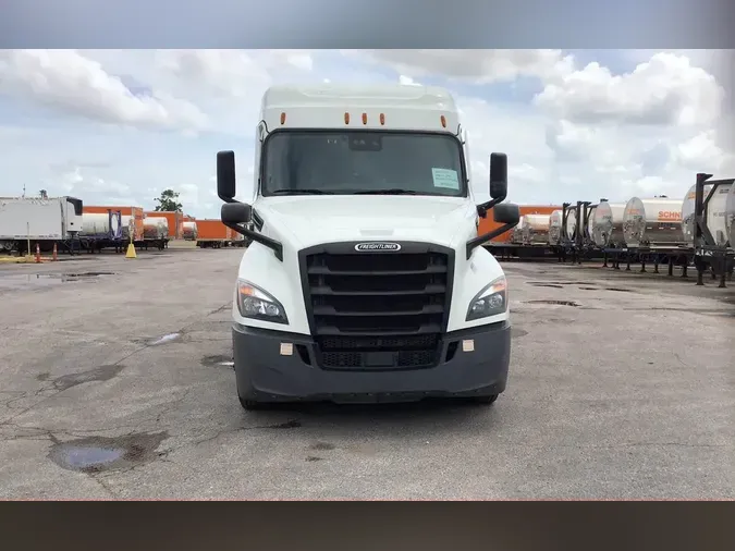 2021 Freightliner Cascadia 126