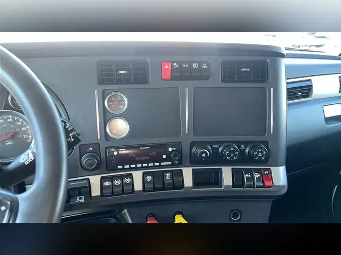 2022 KENWORTH T880
