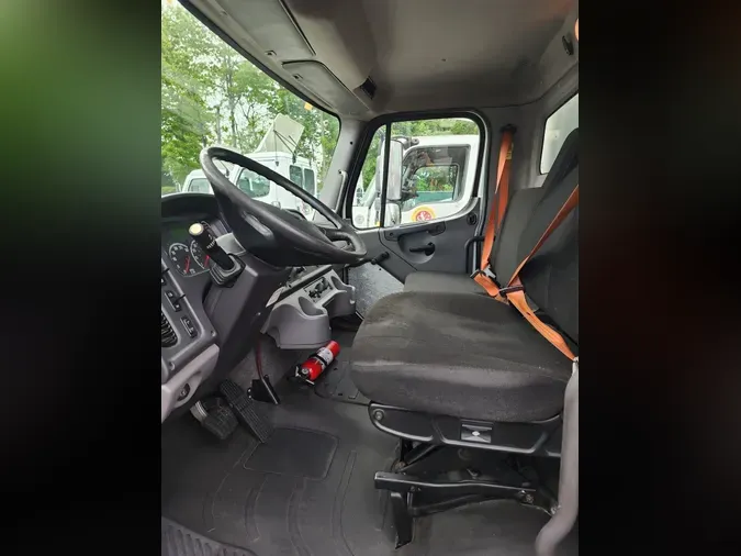 2016 FREIGHTLINER M2 106