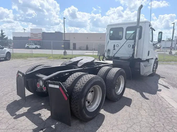 2019 FREIGHTLINER/MERCEDES NEW CASCADIA PX126648a7a6960738166a64337fbf489f15a04