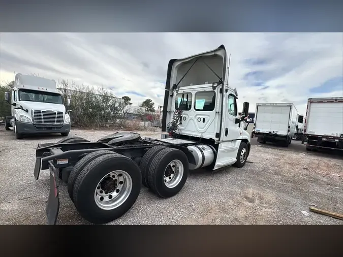 2019 FREIGHTLINER/MERCEDES CASCADIA 125