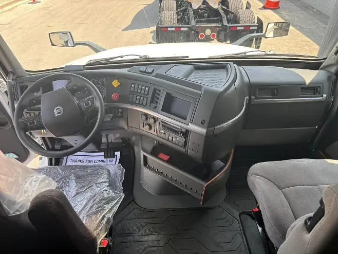 2020 VOLVO VNL64T860