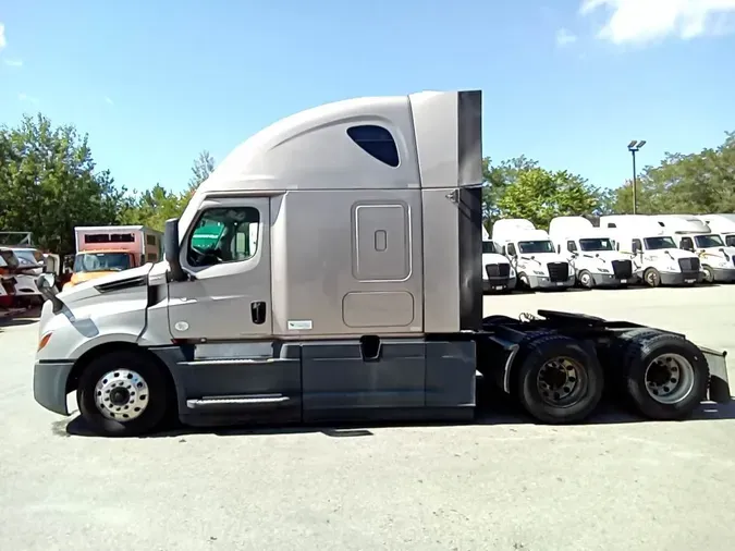 2022 Freightliner Cascadia 126