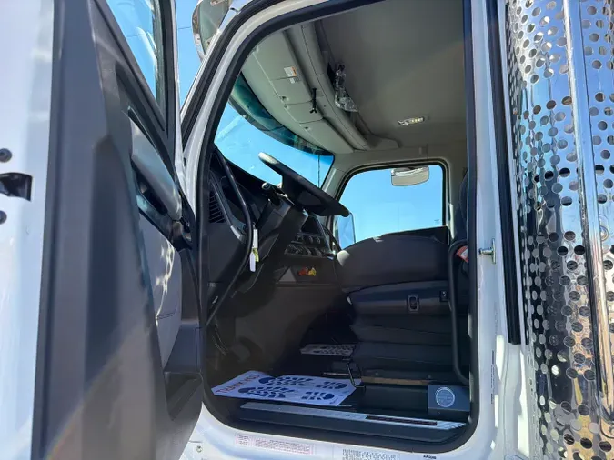 2026 Kenworth T880 Short Hood8a8bd131b846037cbd7d47af637a11b2