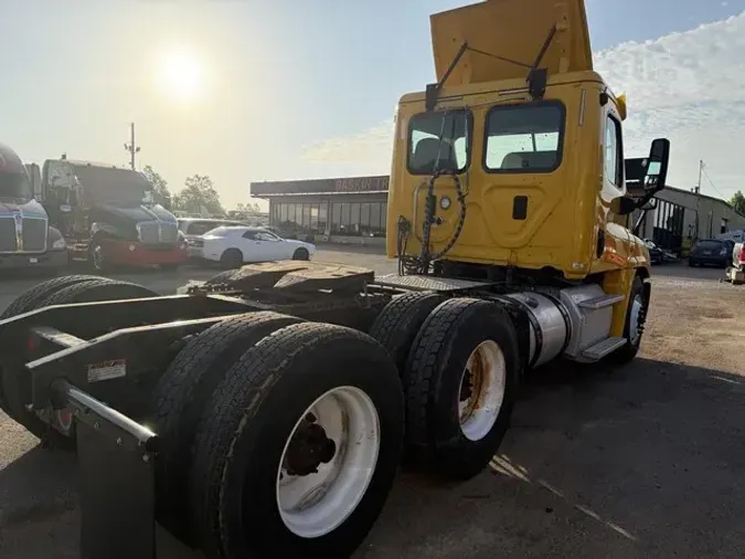2017 FREIGHTLINER CASCADIA 1258a8ce98ea6f8c874b5a5c250350873c8