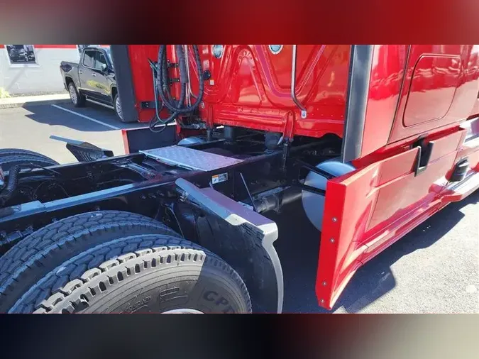 2022 FREIGHTLINER CA126