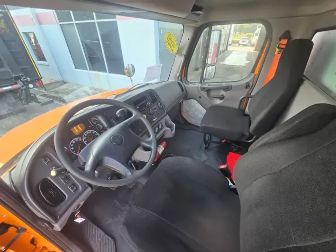 2020 FREIGHTLINER/MERCEDES M2 106