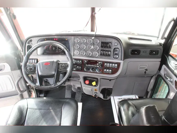 2023 Peterbilt 389