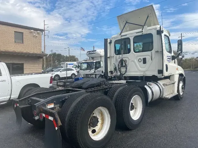 2017 Freightliner X12564ST