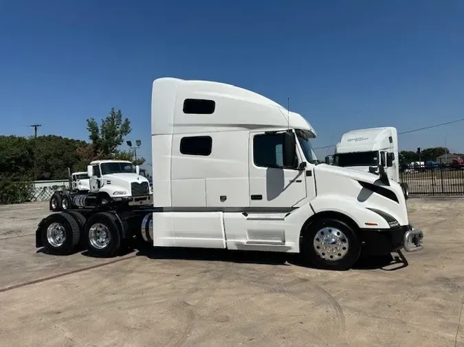 2019 VOLVO VNL64T760