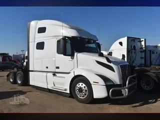 2020 VOLVO VNL64T760